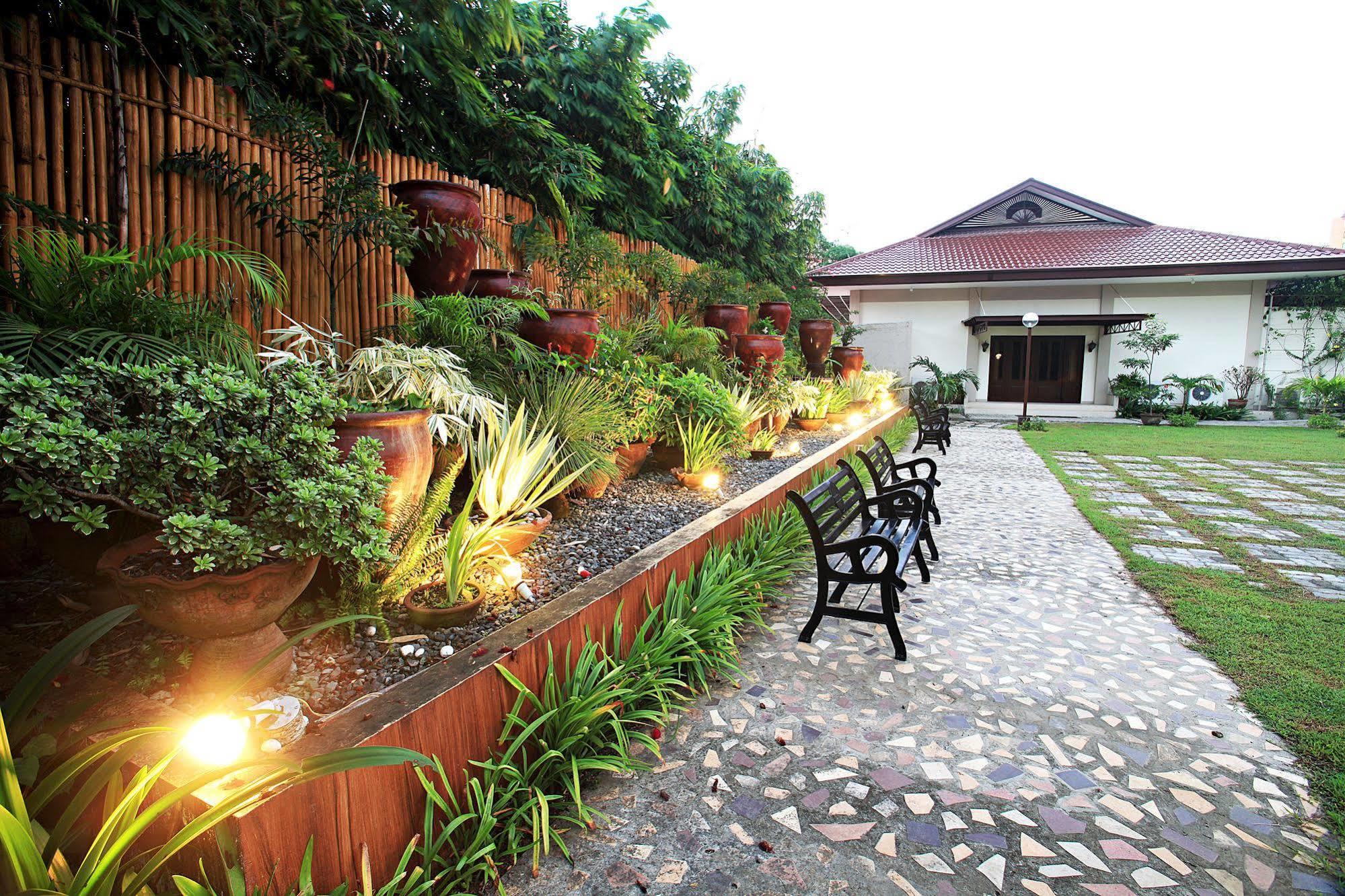 Hotel Tropika Davao City Exteriér fotografie